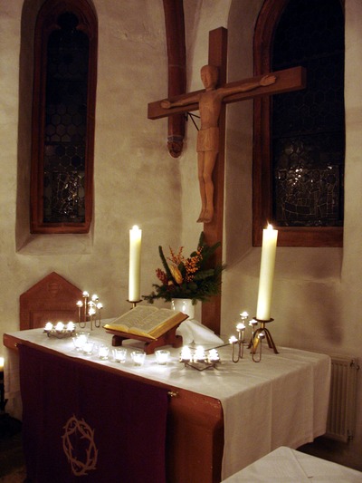 St. Jost im Advent (Foto Jörg Rustmeier)