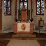 Blick in den Chor mit Altar